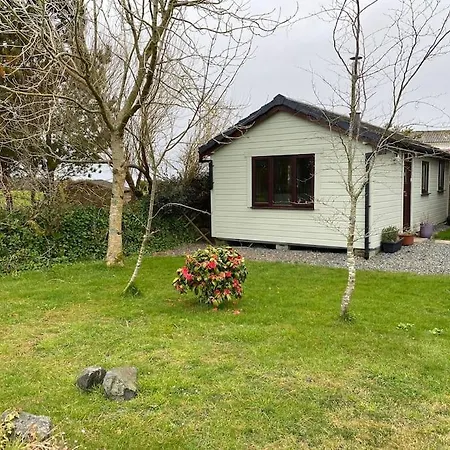 Idyllic Cornish Retreat At Puffin * Helston